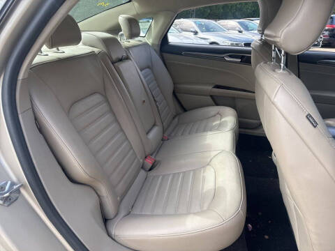 2017 Ford Fusion SE
