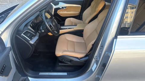 2017 Volvo XC90 T6 Momentum