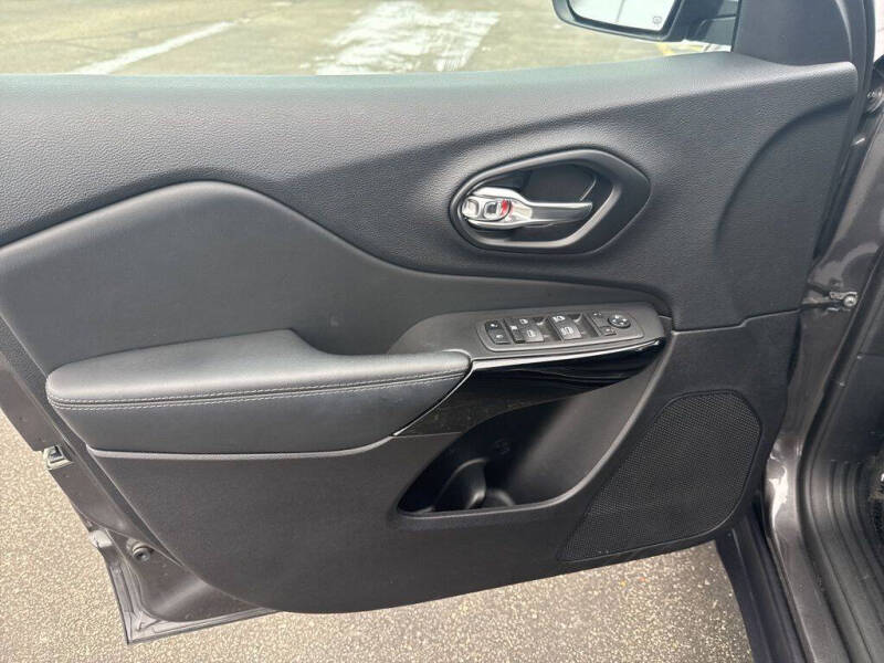 2023 Jeep Cherokee Altitude Lux