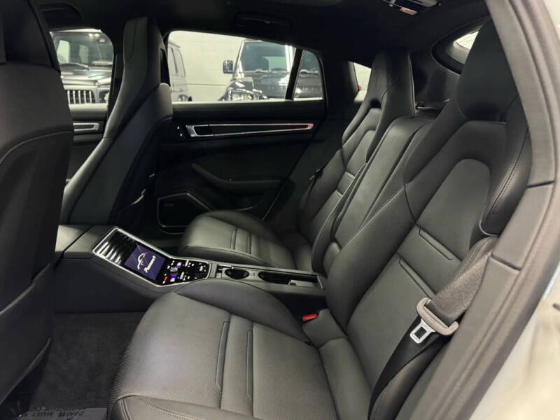 2023 Porsche Panamera 4 E-Hybrid Platinum Edition