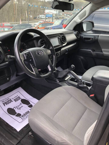 2016 Toyota Tacoma SR