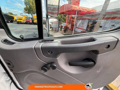 2018 Freightliner M2 106