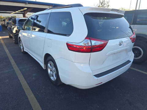 2018 Toyota Sienna LE 8-Passenger