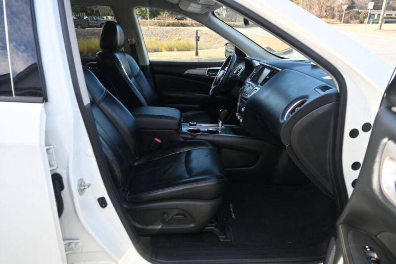 2020 Nissan Pathfinder SL