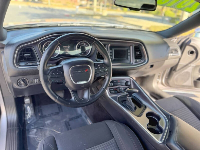 2016 Dodge Challenger SXT