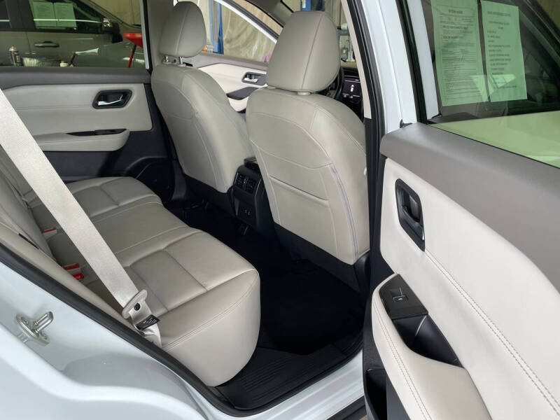 2025 Nissan Rogue SL
