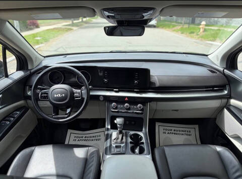 2023 Kia Carnival LX