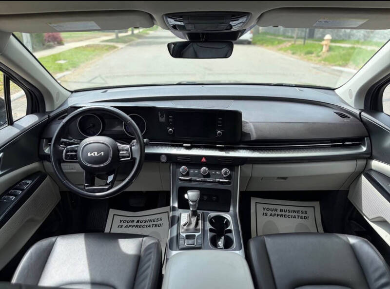 2023 Kia Carnival LX