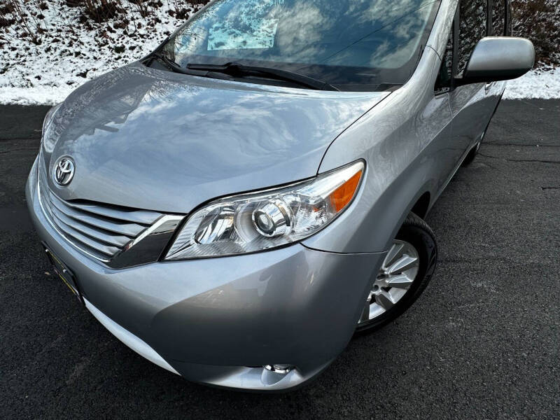 2015 Toyota Sienna LE 7-Passenger