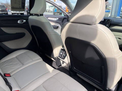 2023 Volvo XC40 B5 Plus Bright Theme
