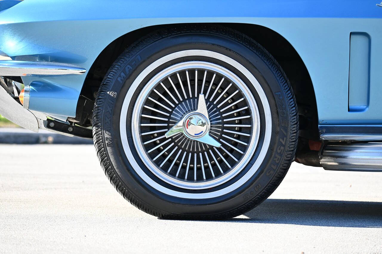 1965 Chevrolet Corvette Stingray 19