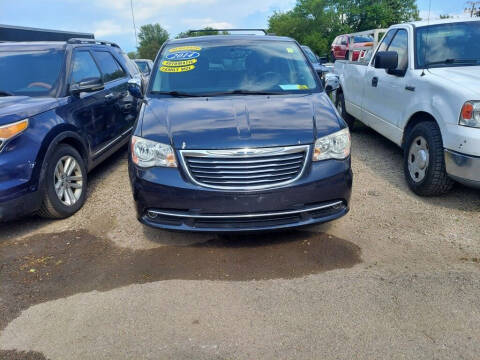 2014 Chrysler Town and Country for sale at Car Connection in Yorkville IL