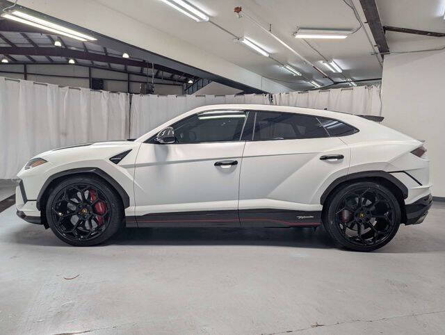 2023 Lamborghini Urus Performante