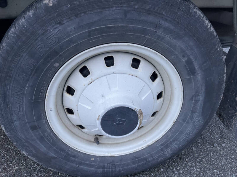 1990 Isuzu Fargo Truck