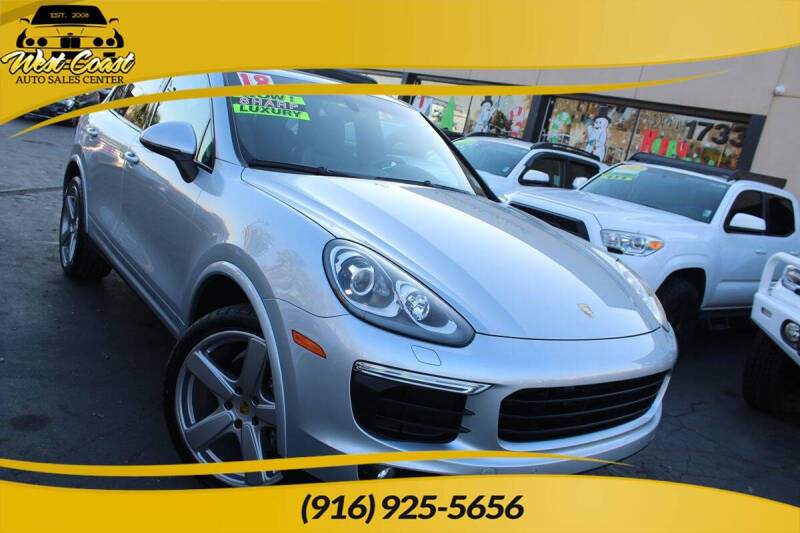 2018 Porsche Cayenne Platinum Edition's photo