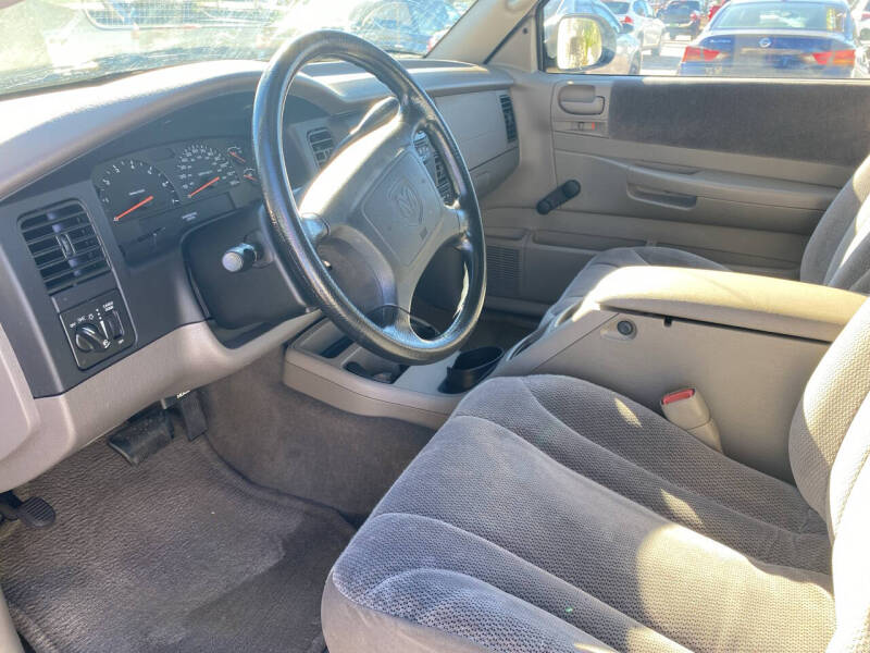 2004 Dodge Dakota SLT photo 10