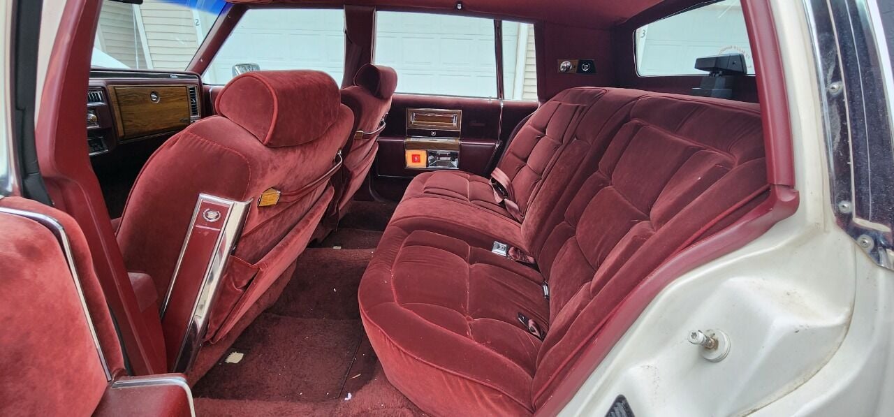1984 Cadillac Fleetwood Brougham 115