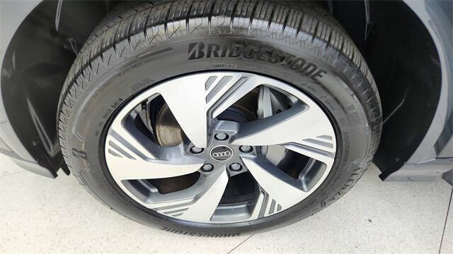 2025 Audi Q6 e-tron quattro Premium Plus