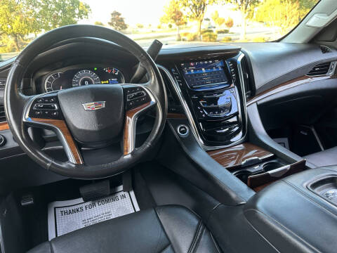 2016 Cadillac Escalade Luxury Collection