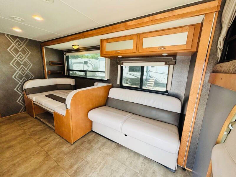 2016 Winnebago Spirit 31K