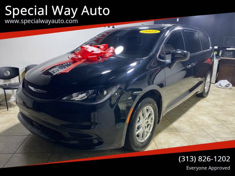 2023 Chrysler Voyager LX's photo