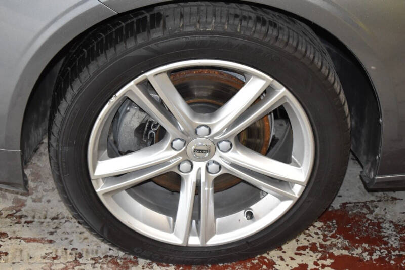 2017 Volvo S90 T5 Momentum