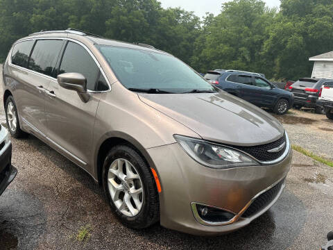 2017 Chrysler Pacifica Touring-L Plus