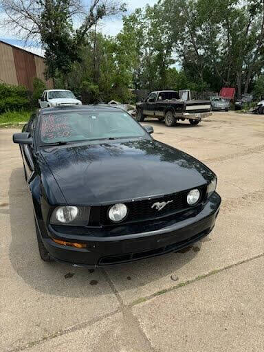 2006 Ford Mustang GT Deluxe photo 2