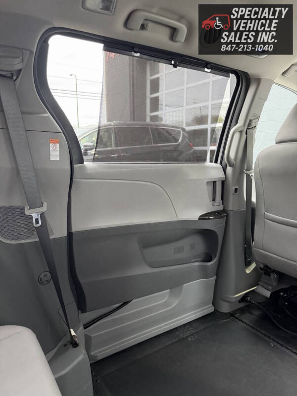 2017 Toyota Sienna XLE 8-Passenger