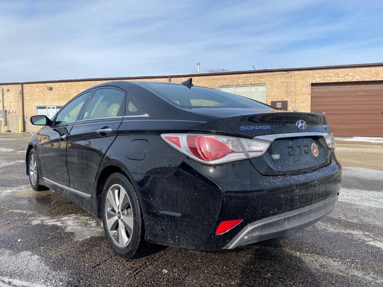 2011 Hyundai SONATA Hybrid for sale at Ideal Cars LLC in Skokie, IL