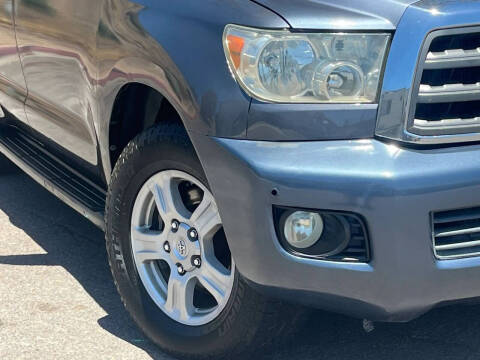 2008 Toyota Sequoia SR5