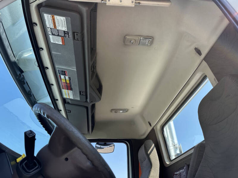 2016 Volvo VNL