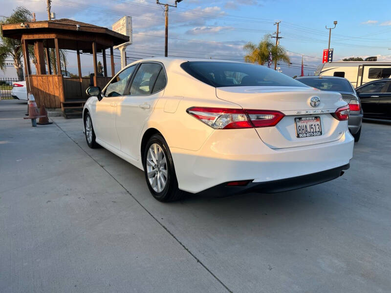 2018 Toyota Camry LE photo 6