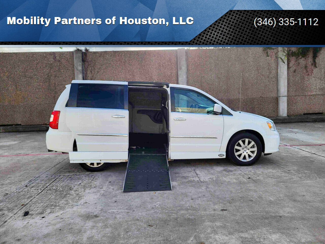 2016 chrysler town and country sales handicap van