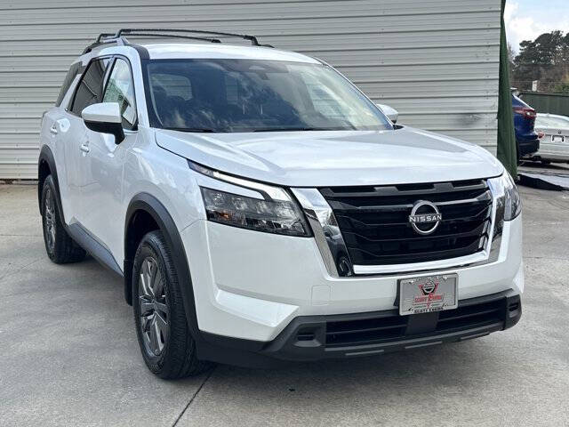 2025 Nissan Pathfinder SV