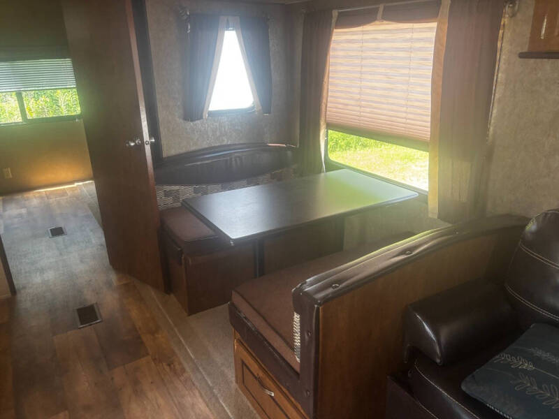 2017 Forest River 31 BKIS Wildwood