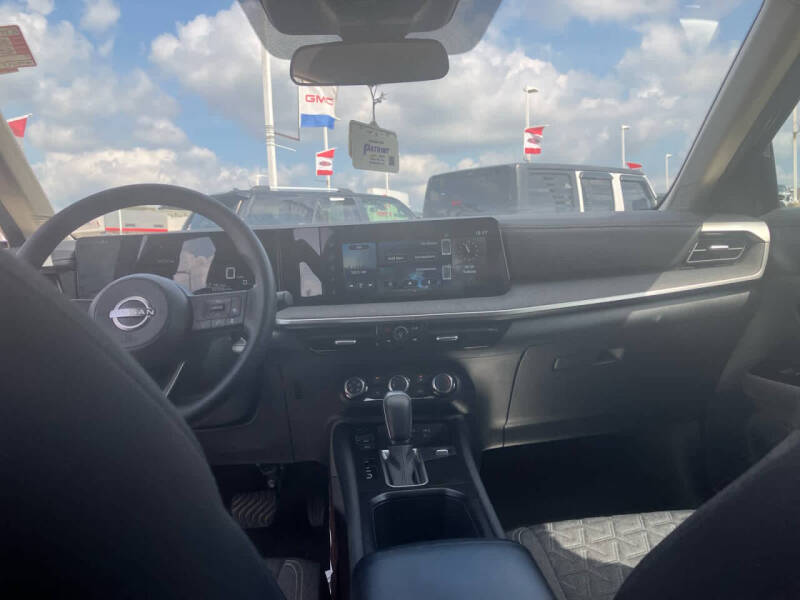 2025 Nissan Kicks SV