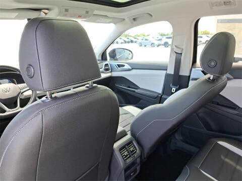 2025 Volkswagen Taos SEL 4Motion