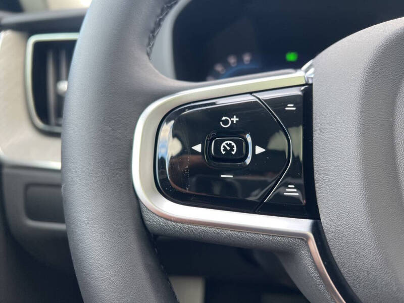 2025 Volvo XC60 T8 Plus Dark Theme