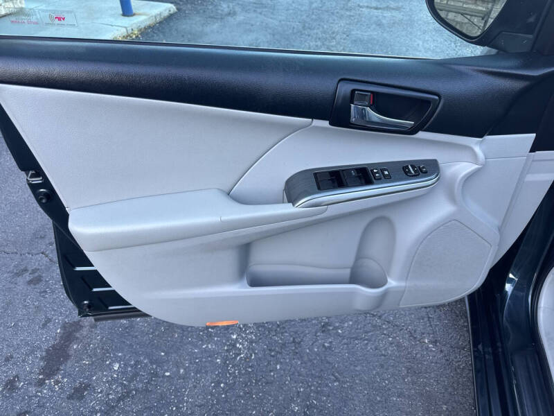 2012 Toyota Camry Hybrid XLE