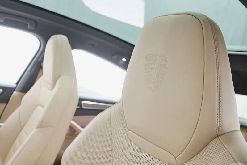 2023 Porsche Cayenne Coupe Platinum Edition