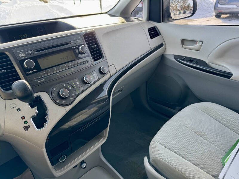 2014 Toyota Sienna L 7-Passenger