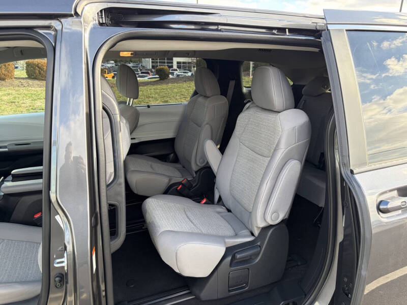 2025 Toyota Sienna LE 8-Passenger