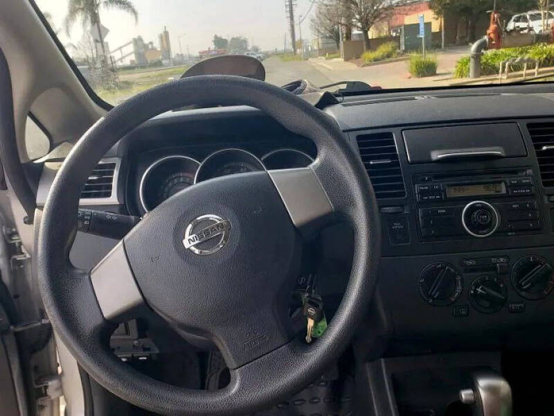 2011 Nissan Versa 1.8 S