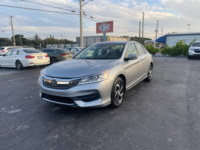 2017 Honda Accord LX's photo