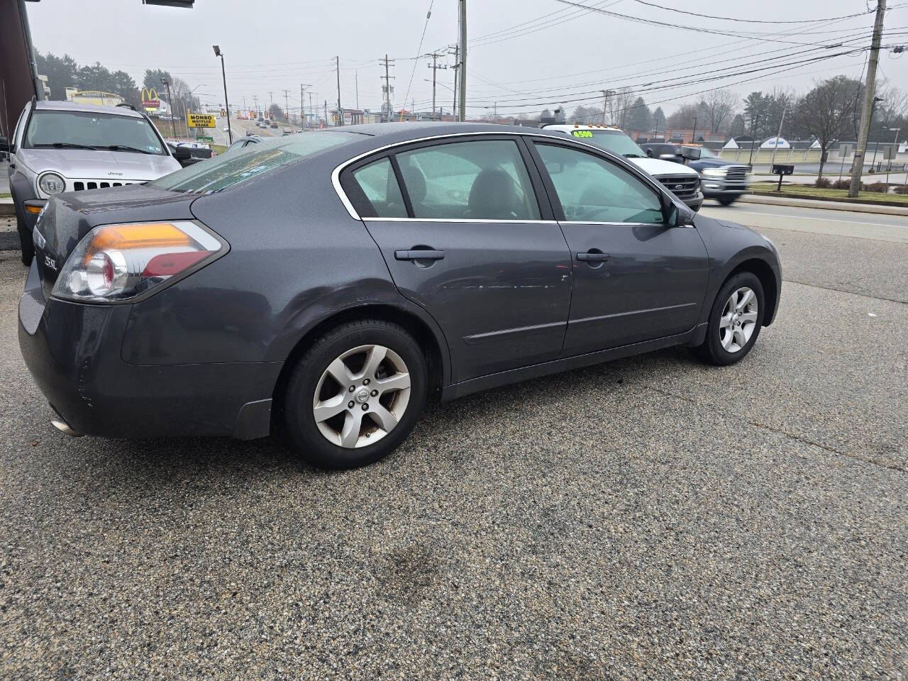 2007 Nissan Altima for sale at QUEENSGATE AUTO SALES in York, PA