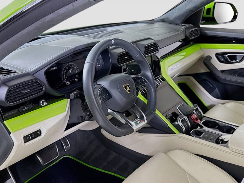 2022 Lamborghini Urus