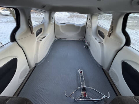 2022 Chrysler Voyager LX