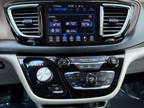 2017 Chrysler Pacifica Touring-L Plus