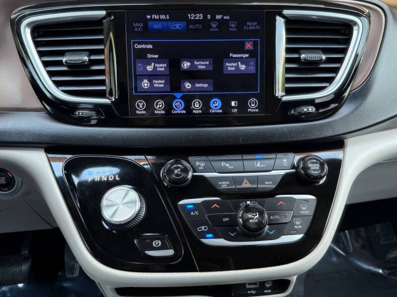 2017 Chrysler Pacifica Touring-L Plus